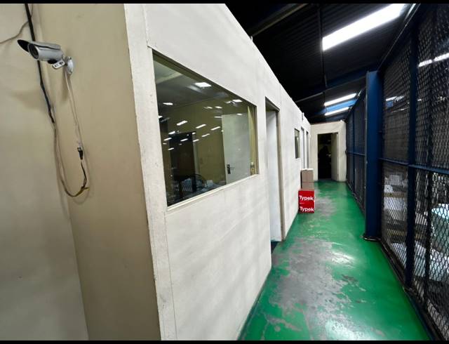 2,900M² WAREHOUSE TO LET IN KEW